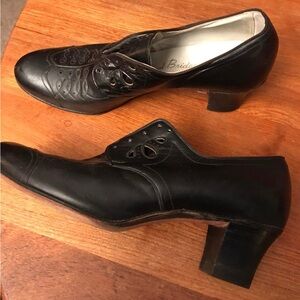 Vintage 1940s all-leather lace up shoes - size 7-7.5